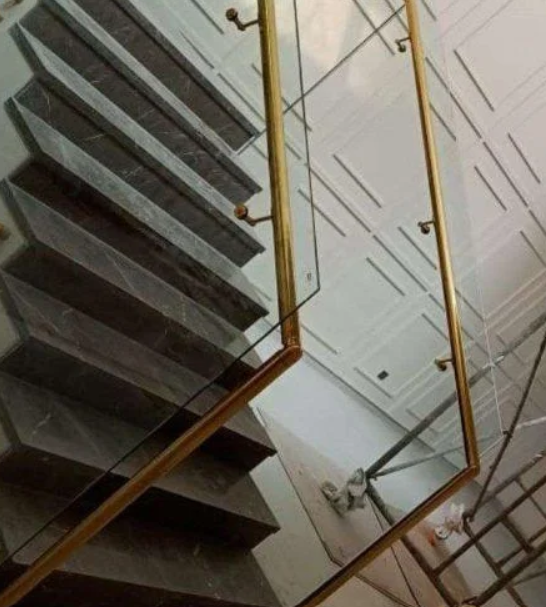 Curved Gallery Railing